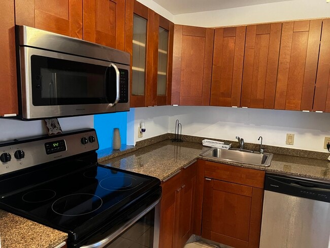 property at 3101 N Country Club Dr