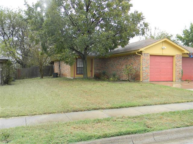 1121 Landsdale Ln in Saginaw, TX - Building Photo - Building Photo