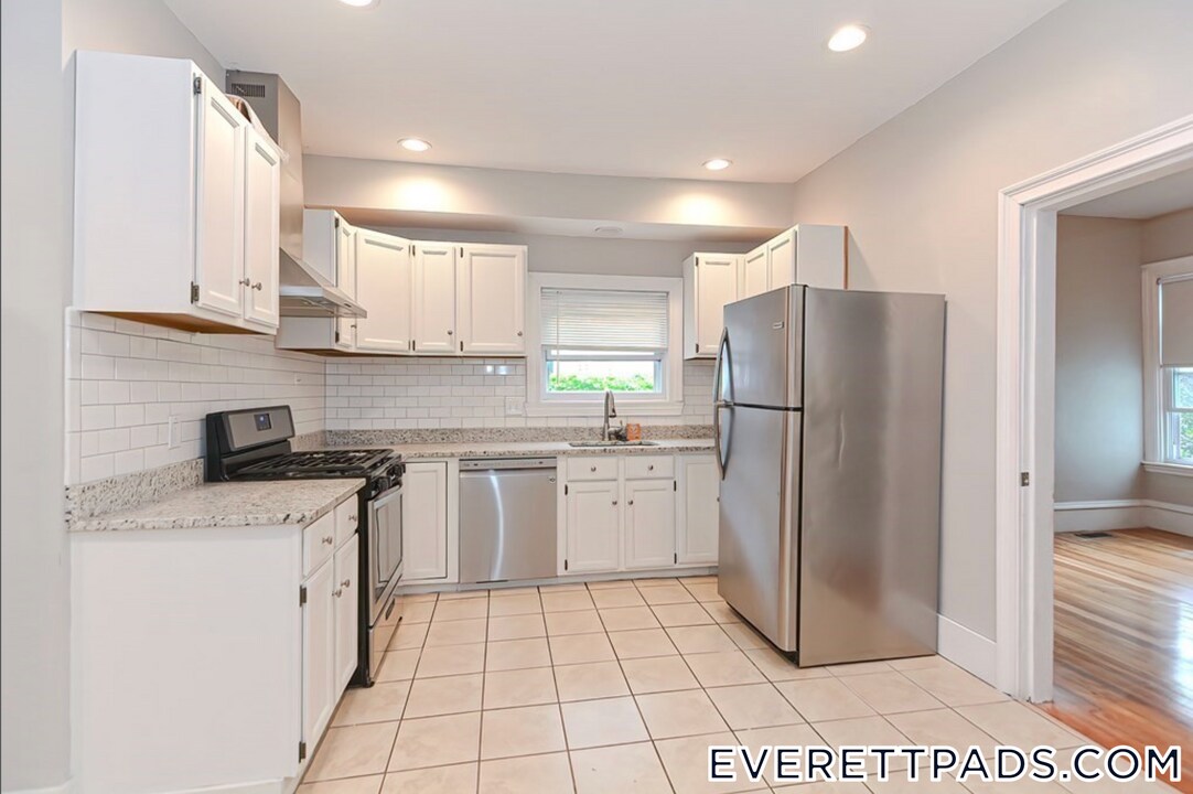 134 Vine St, Unit 1 in Everett, MA - Building Photo