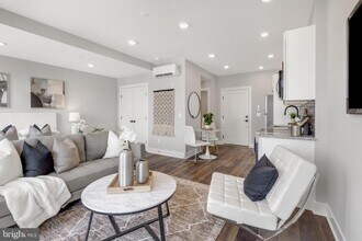 1924 N Front St in Philadelphia, PA - Foto de edificio - Building Photo