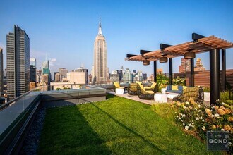 776 Sixth Avenue in New York, NY - Building Photo - Building Photo