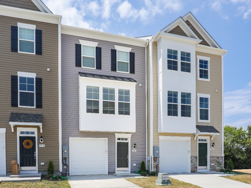 102 Metcalf Terrace in Winchester, VA - Building Photo