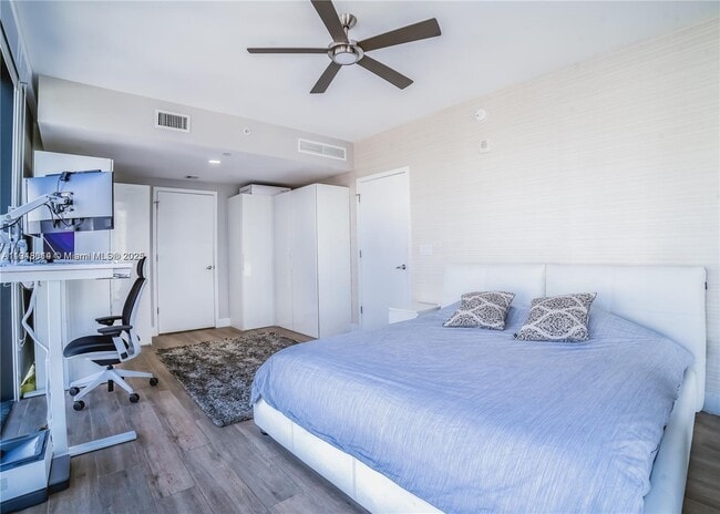 1010 Brickell Ave, Unit 2611 in Miami, FL - Building Photo - Building Photo