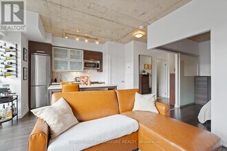 1205 Queen St W in Toronto, ON - Building Photo - Building Photo