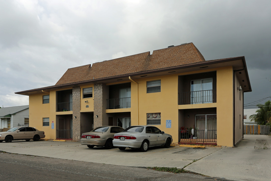 Lake Worth Shores Apartments in Lake Worth, FL - Building Photo