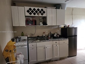 4795 NW 42nd St in Lauderdale Lakes, FL - Building Photo - Building Photo