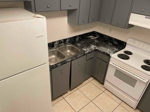 1629 Espanola Ave in Daytona Beach, FL - Building Photo - Building Photo