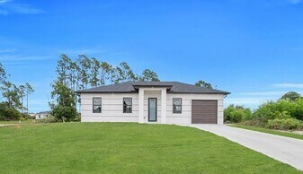 57 Xelda Ave S in Lehigh Acres, FL - Building Photo