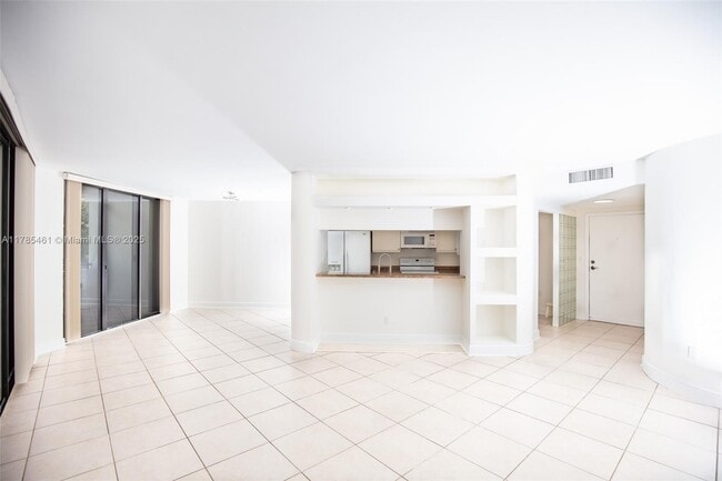 21085 NE 34th Ave in Aventura, FL - Building Photo - Building Photo