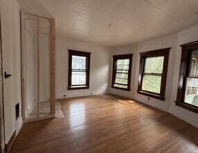267 N Main St in Ansonia, CT - Foto de edificio - Building Photo