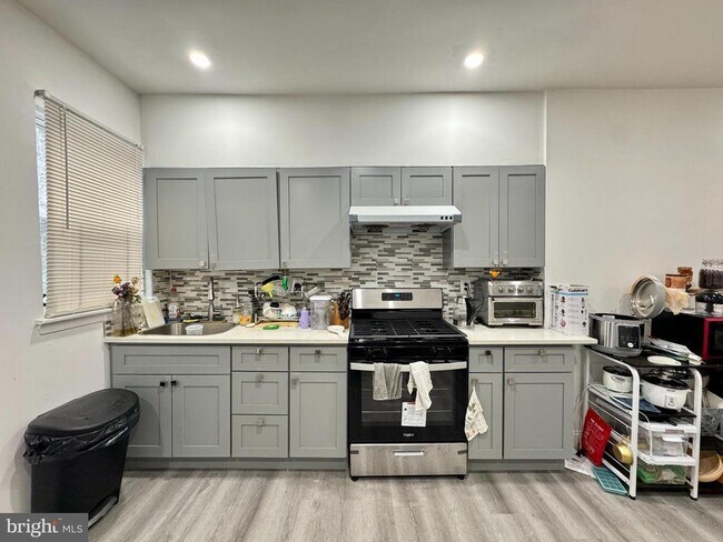 323 N Preston St in Philadelphia, PA - Building Photo - Building Photo