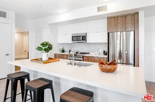 property at 800 S Harvard Blvd