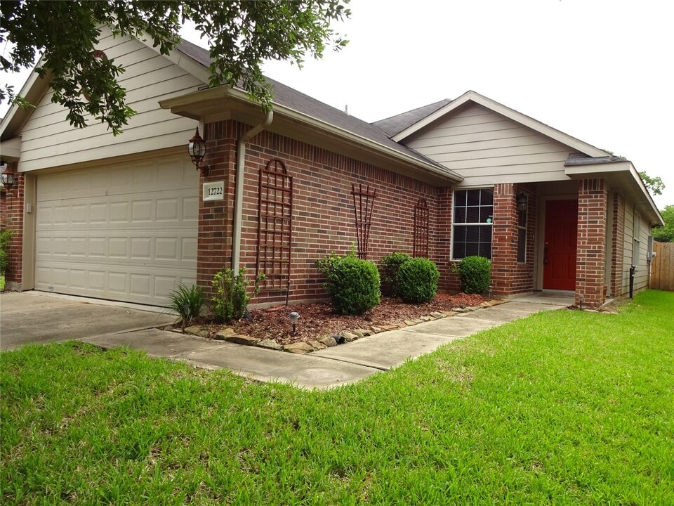 12722 Kiev Hills Ln in Houston, TX - Building Photo