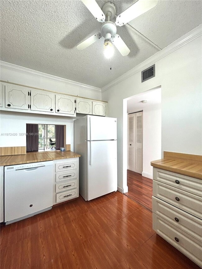 6005 Del Lago Cir in Sunrise, FL - Building Photo - Building Photo