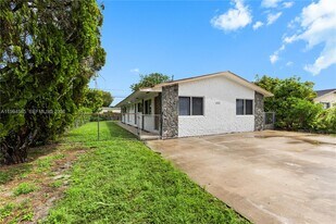 6121 SW 40th Ct in Miramar, FL - Building Photo