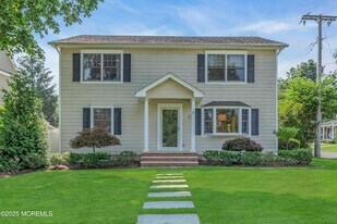 57 W River Rd in Rumson, NJ - Building Photo