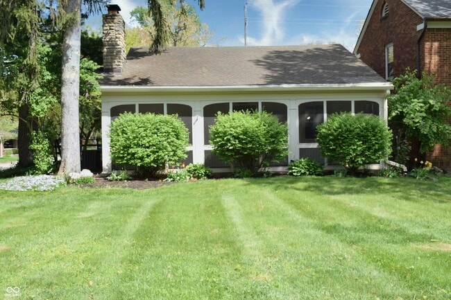 1402 Kessler Blvd E Dr