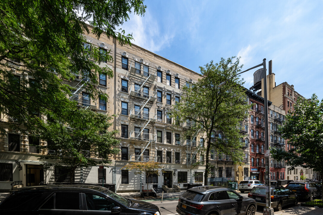 321 E 12th St in New York, NY - Building Photo