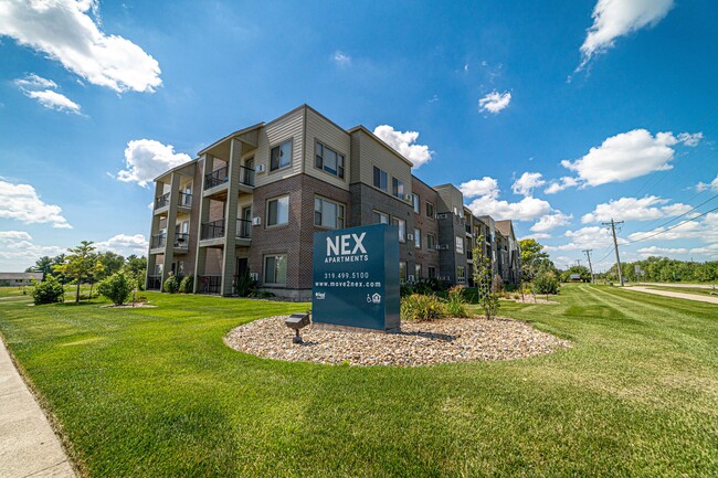 NEX Apartments in Iowa City, IA - Foto de edificio - Building Photo