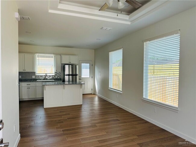 1100 Sugar Gdn Dr in Pharr, TX - Building Photo - Building Photo