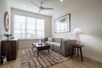 St Mary's & Elmira Flats in San Antonio, TX - Foto de edificio - Interior Photo