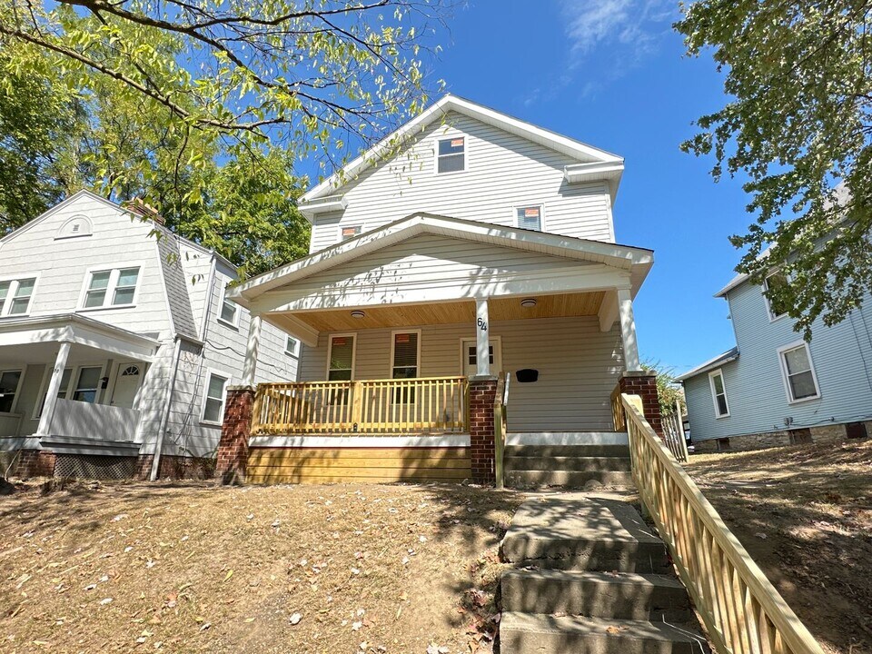 64 W Blake Ave in Columbus, OH - Building Photo