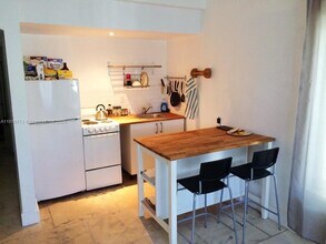 1990 Bay Dr in Miami Beach, FL - Building Photo - Building Photo