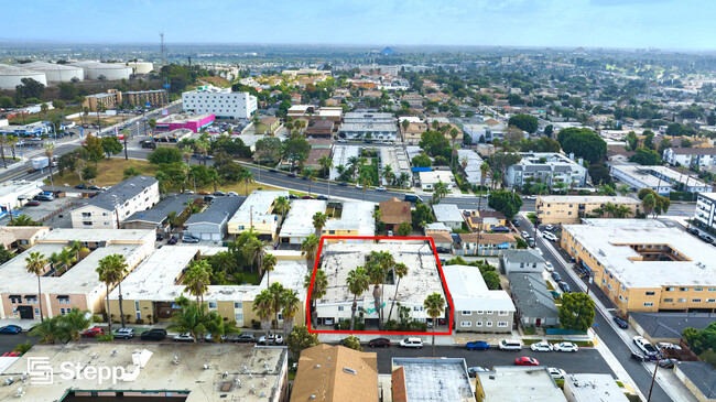 The Coronado Apartments in Long Beach, CA - Building Photo - Primary Photo