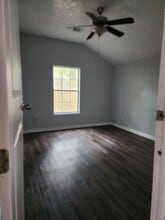 13802 Hooper Rd in Houston, TX - Foto de edificio - Building Photo