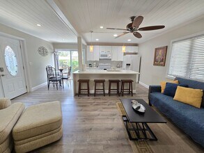 818 Windsor Dr in Sarasota, FL - Building Photo - Building Photo
