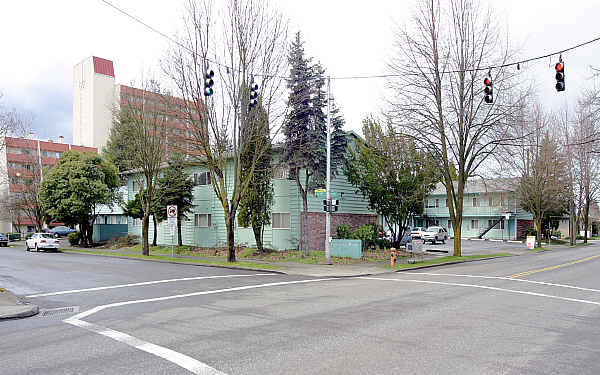 8833 N Syracuse St in Portland, OR - Building Photo