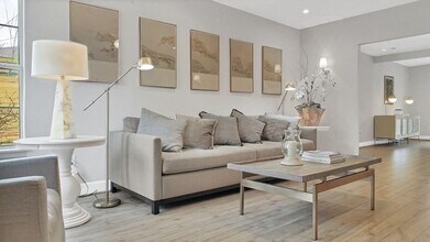 4521 Normandy Way in Houston, TX - Building Photo - Building Photo