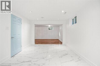 218 Ingleside Pl in Kitchener, ON - Building Photo - Building Photo