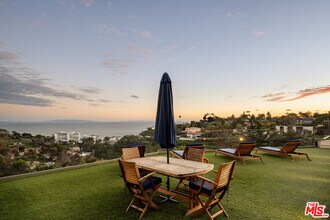 467 Paseo Miramar in Los Angeles, CA - Building Photo - Building Photo