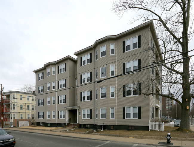 138 Newbury St in Brockton, MA - Foto de edificio - Building Photo