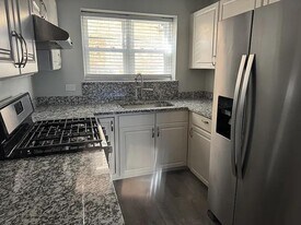 6114 N Damen Ave, Unit 1 in Chicago, IL - Building Photo