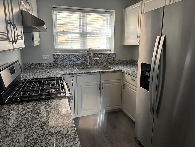 property at 6114 N Damen Ave