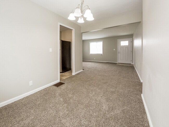 1516 Collegewood Ln in Cincinnati, OH - Building Photo - Building Photo