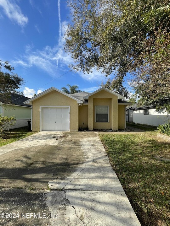 72 7th St in Atlantic Beach, FL - Building Photo