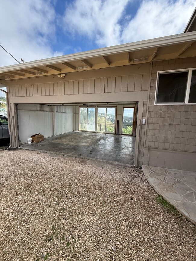 property at 1617 Paula Dr