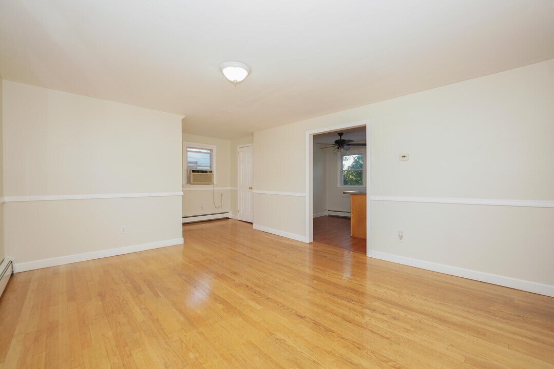 142 Maple Ave, Unit 2 in Woodland Park, NJ - Building Photo