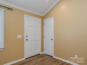 325 Clearbrook Rd in Matthews, NC - Building Photo - Building Photo