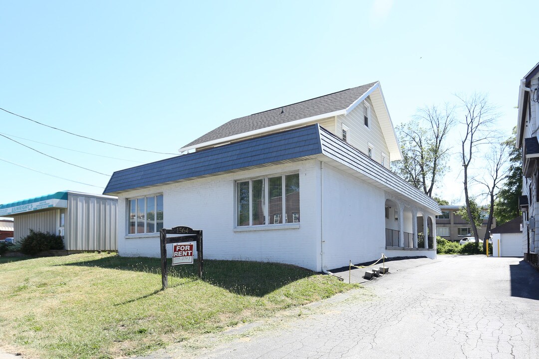 1564 Mount Hope Ave in Rochester, NY - Building Photo