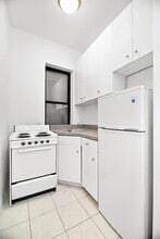25 Thompson St, Unit 12S in New York, NY - Building Photo - Building Photo