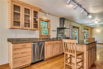 10 Fernwood Rd in Westport, CT - Building Photo - Building Photo