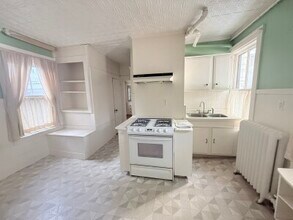 80 Winchester St, Unit 1 in Brookline, MA - Foto de edificio - Building Photo