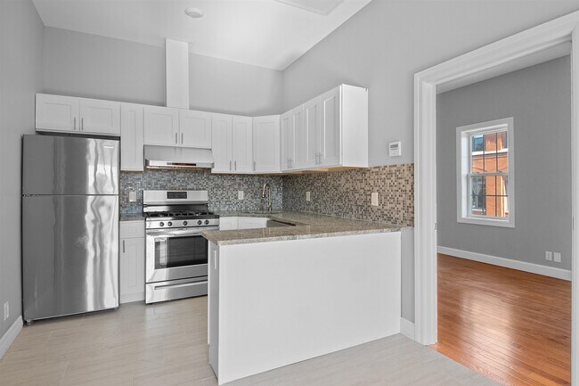 100 Griffith St in Jersey City, NJ - Building Photo - Building Photo