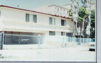 911 S Kingsley Dr in Los Angeles, CA - Building Photo - Building Photo