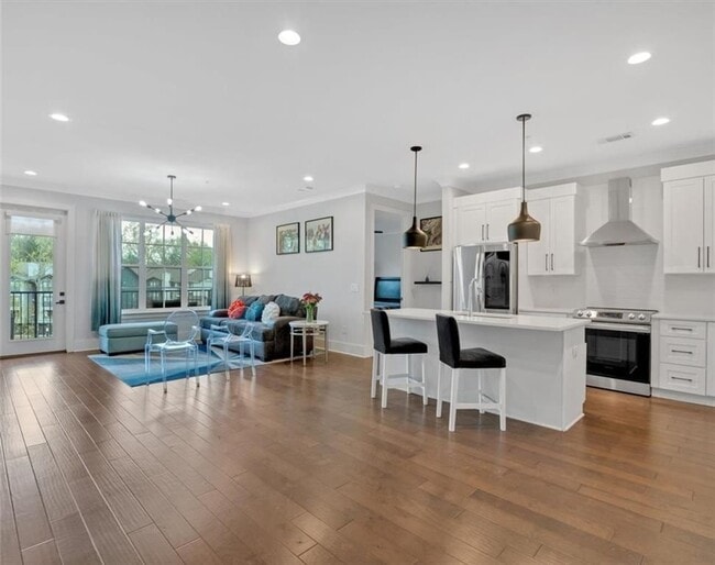 6890 Peachtree Dunwoody Rd NE