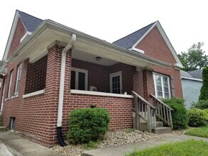 525 S Woodlawn Ave in Bloomington, IN - Foto de edificio - Building Photo